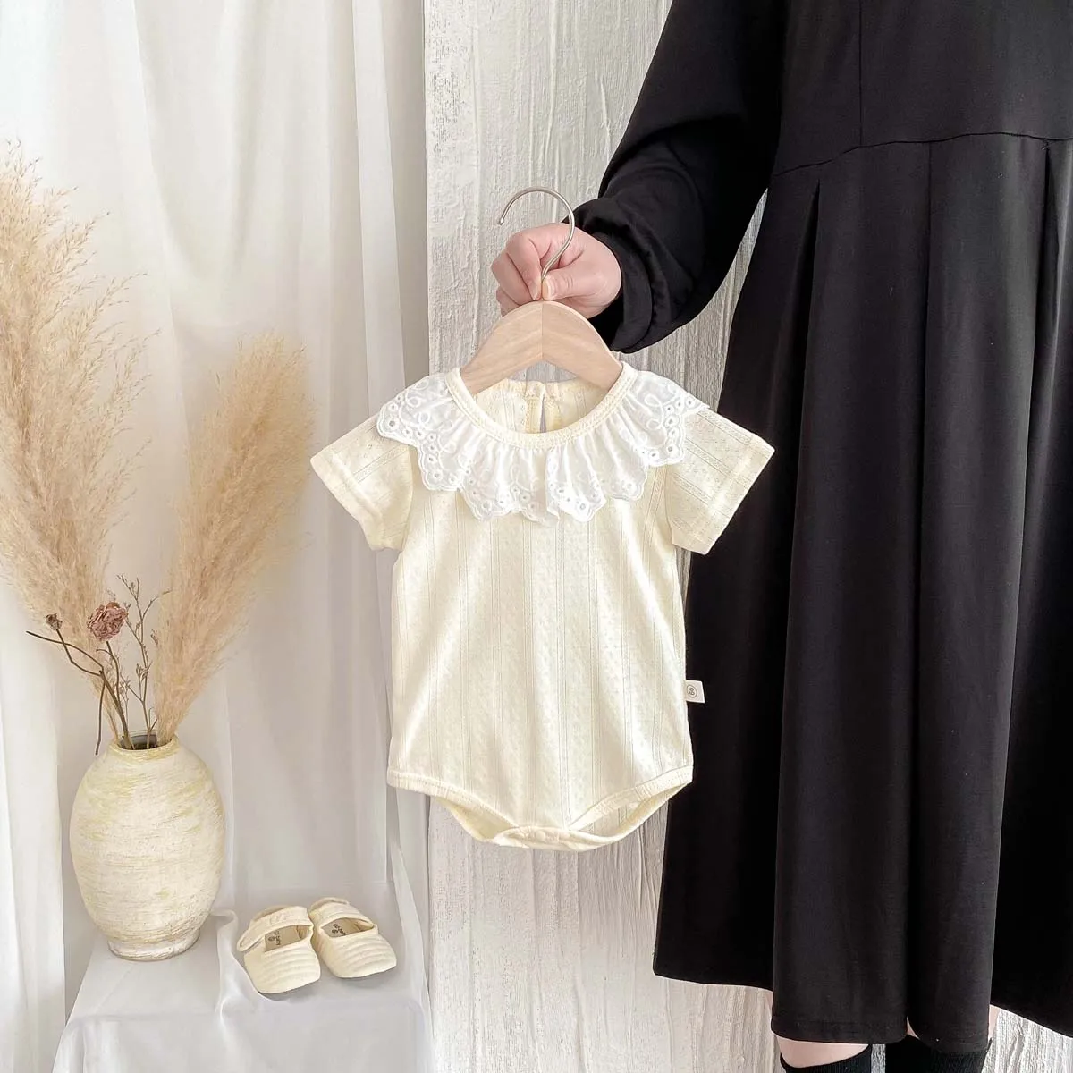 Version Of Baby Girl Lace Thin Short Sleeve jumpsuit, Baby Girl Cute Sweet Princess jumpsuit, Suitable For Going Out  127