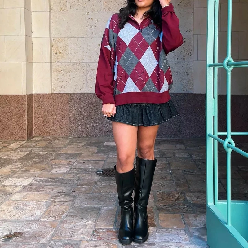 เสื้อสเวตเตอร์ไหมพรมคอวี แขนยาว ทรงหลวม สไตล์ Y2K ลาย Argyle สำหรับผู้หญิง แบรนด์ Combhasaki สีสันสดใส สไตล์ Preppy