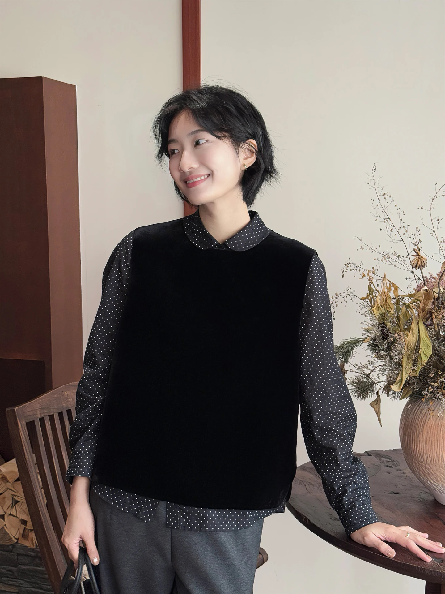 

Женский жилет из шелкового бархата Bla, весна 2026, новинка, простой, модный, мягкий, гладкий, шелковый, для повседневной носки, с круглым вырезом, на одной пуговице