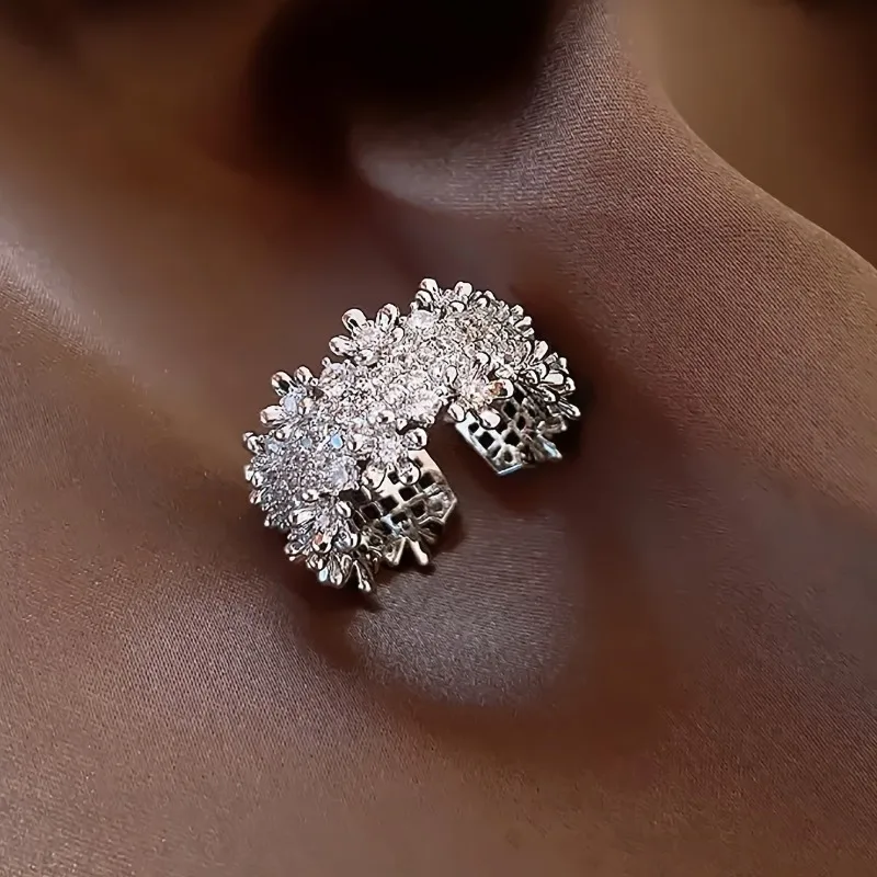 Single Open Ring for Women Featuring Luxurious Geometric Irregular Design Zirconia, Perfect for Banquet Events