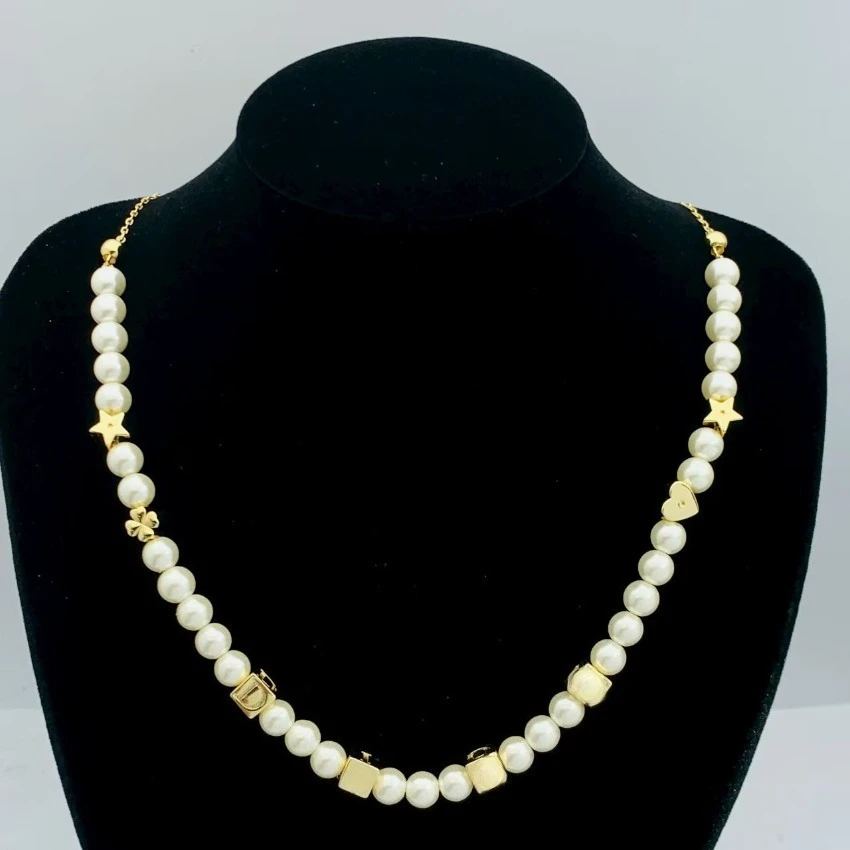 

2025 Classic Pearl Necklace D Letter Vintage Bracelet Women's Material Pearl Necklace