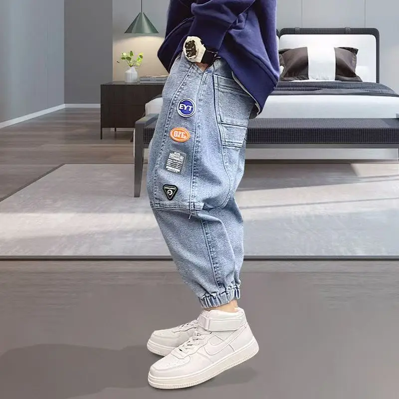

Spring and Autumn Boys' Jeans Fashion 2026 New Mid University Children's Sports Pants Korean Edition Loose Casual Pants