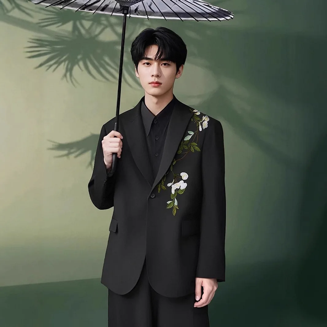 

2025Mens New Chinese Camellia Embroidery Suit Formal Wedding Engagement Tuxedo High Custom Peak Lapel Shoulder Pad