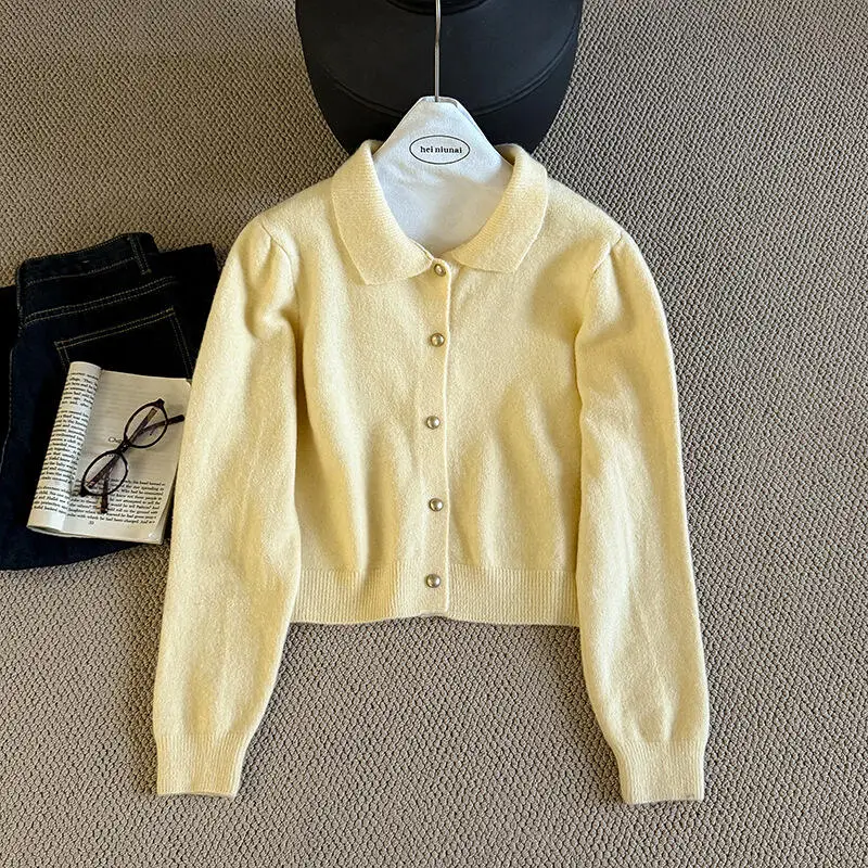 เสื้อสเวตเตอร์ถักแบบมีกระดุมสำหรับผู้หญิง สไตล์เกาหลี แขนยาว คอปก แบบเรียบง่าย นุ่ม สบาย เหมาะสำหรับฤดูใบไม้ร่วงและฤดูหนาว