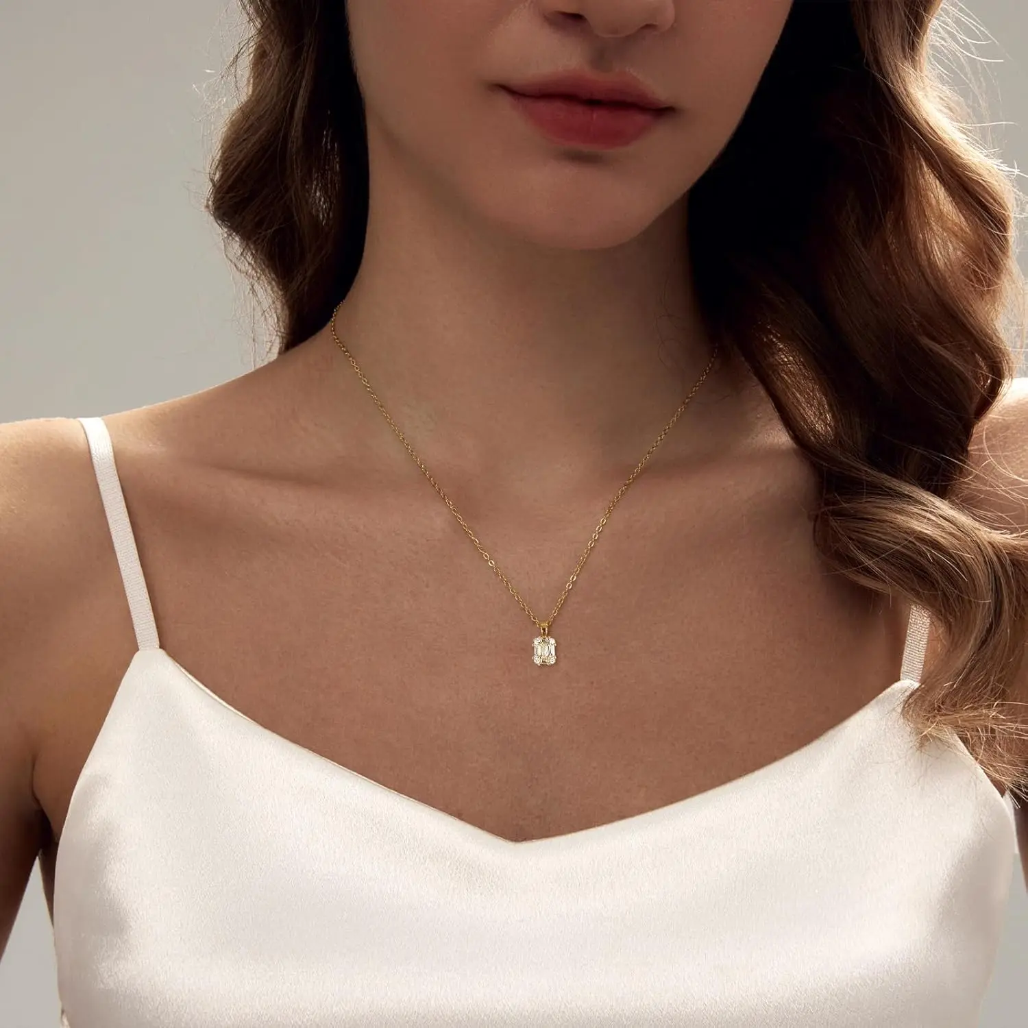 Luxval Diamond Pendant Gold Necklace for Women，Dainty 18k Gold Plated Choker Necklaces Simple Gold Jewelry Gifts for Women Girls