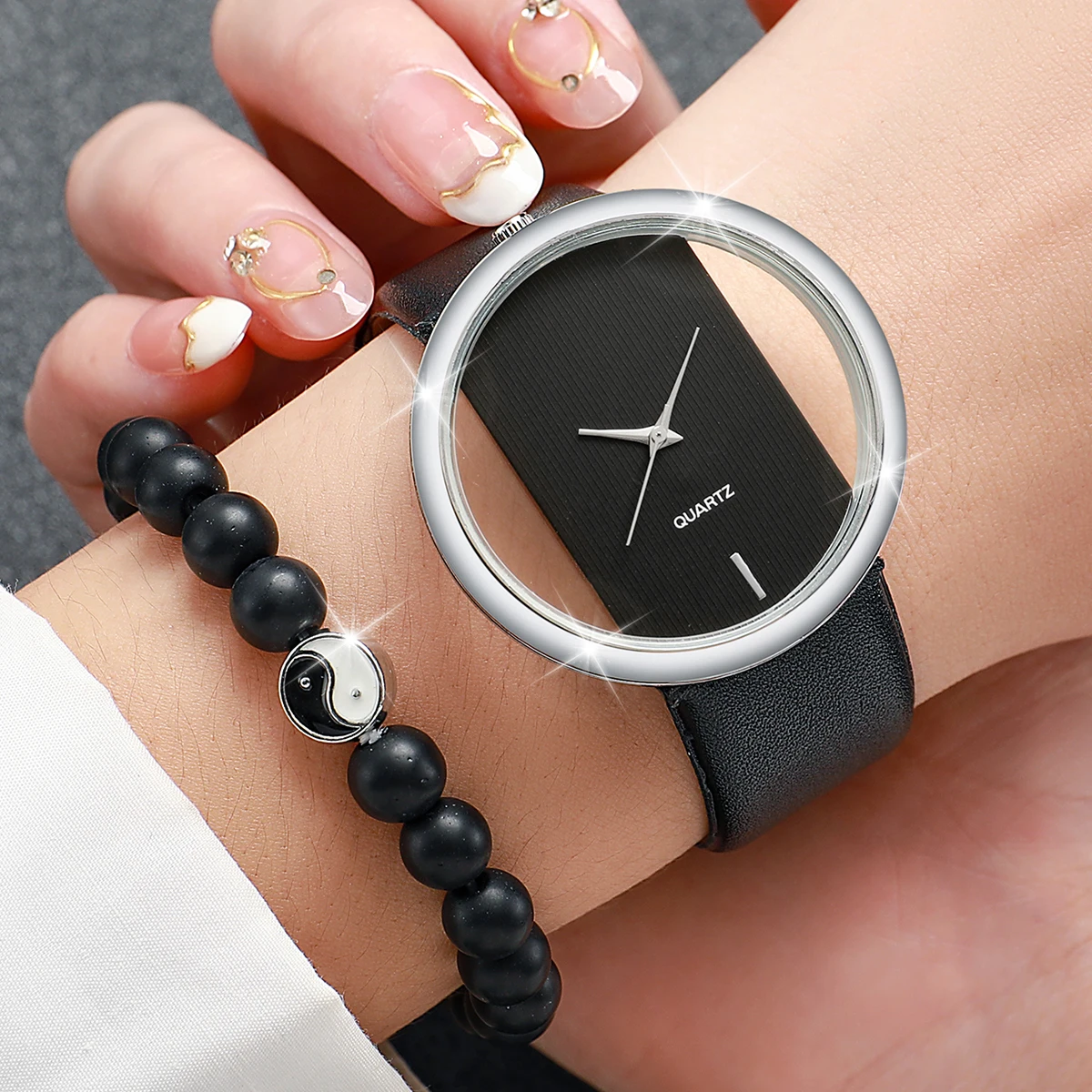 2PCS/Set Fashion Hollow-out Dial Women's Watch Simple Leather Band Quartz Watches Beads Bracelet Set（Without Box）