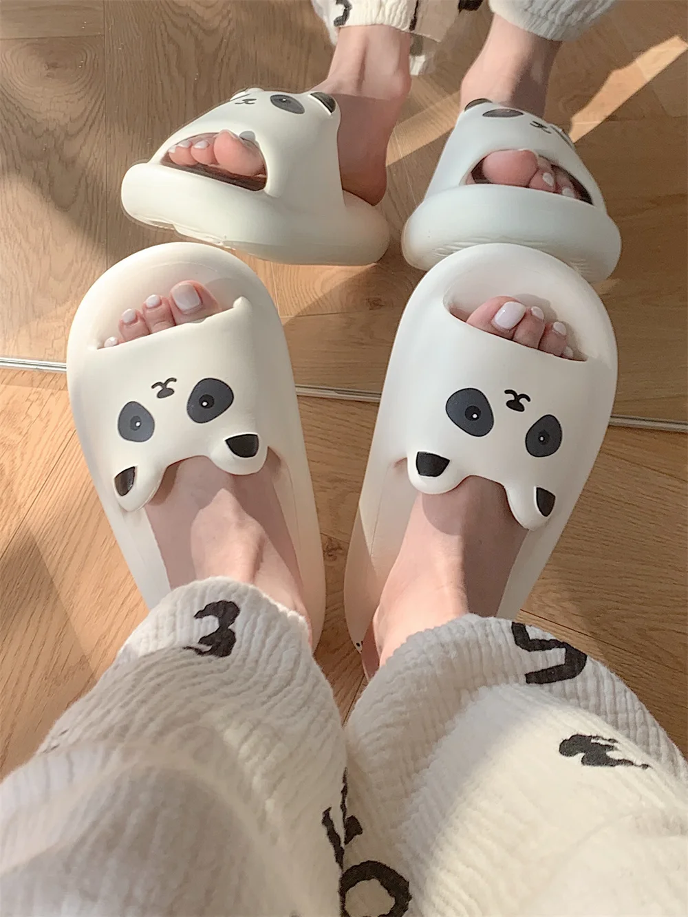 Couple EVA Thick Sole Cute Panda Slippers Casual Home  Anti Slip Slippers For Men And Women Summer Beach Sandals Flip Flops