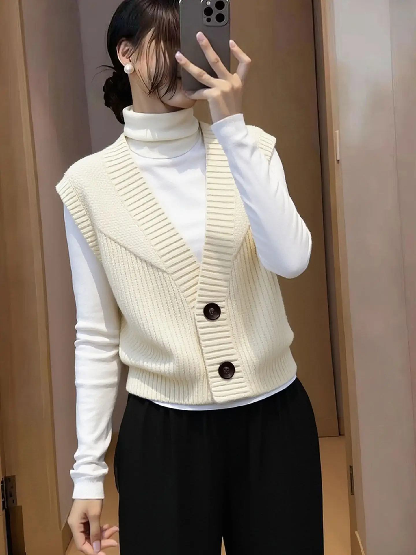Elegant Red V-Neck Knitted Vest Fashionable Sleeveless Top for New Year Versatile Spring Outerwear Women's Premium Quality