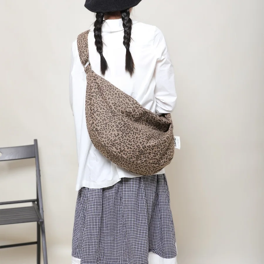 

Autumn Korean leopard large-capacity canvas bag lazy slack sense bag Tote bag commuting casual crossbody women's bags