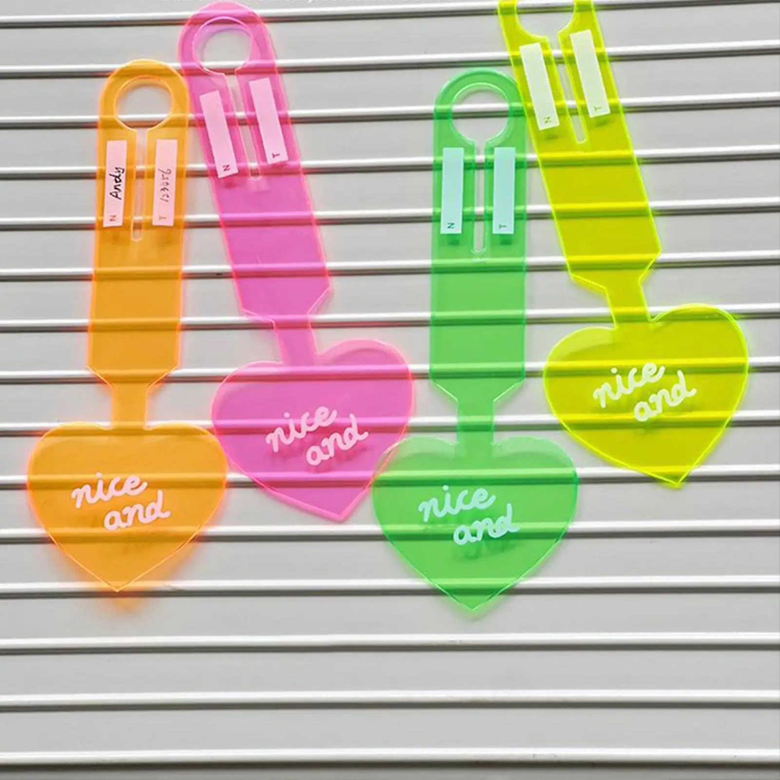 Bright Luggage Tags Transparent Waterproof Heart-Shaped 4 Pieces Suitcase Tags Identifiers For Business Trips Studying Abroad