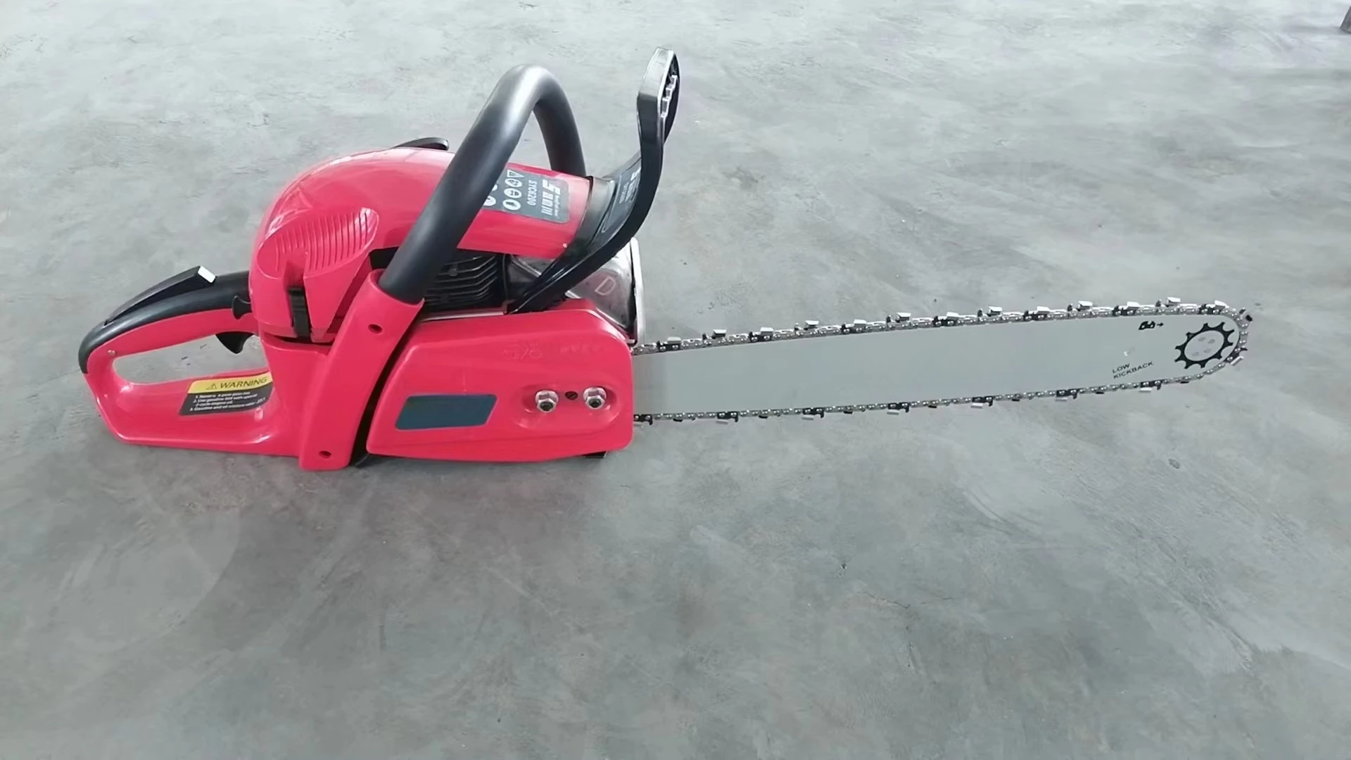 Professional Solid Durable Pole 62CC Chainsaw Machine 550ml Fuel Tank 2400W Efficient