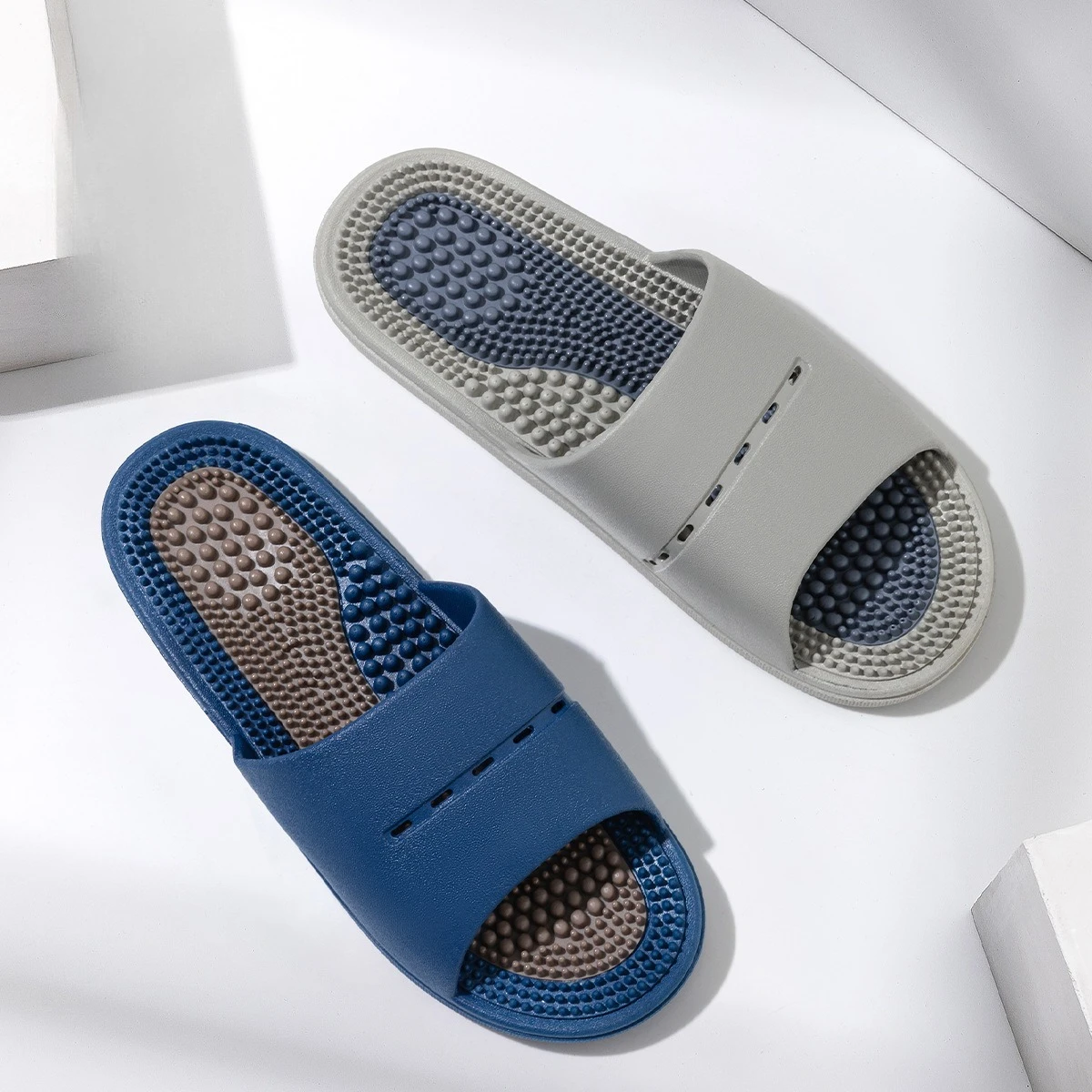 

Лето 2022, мужские тапочки из пены с эффектом памяти — массаж ног, точечные массажные нескользящие, устойчивые к запахам, парные шлепанцы для душа в ванной комнате