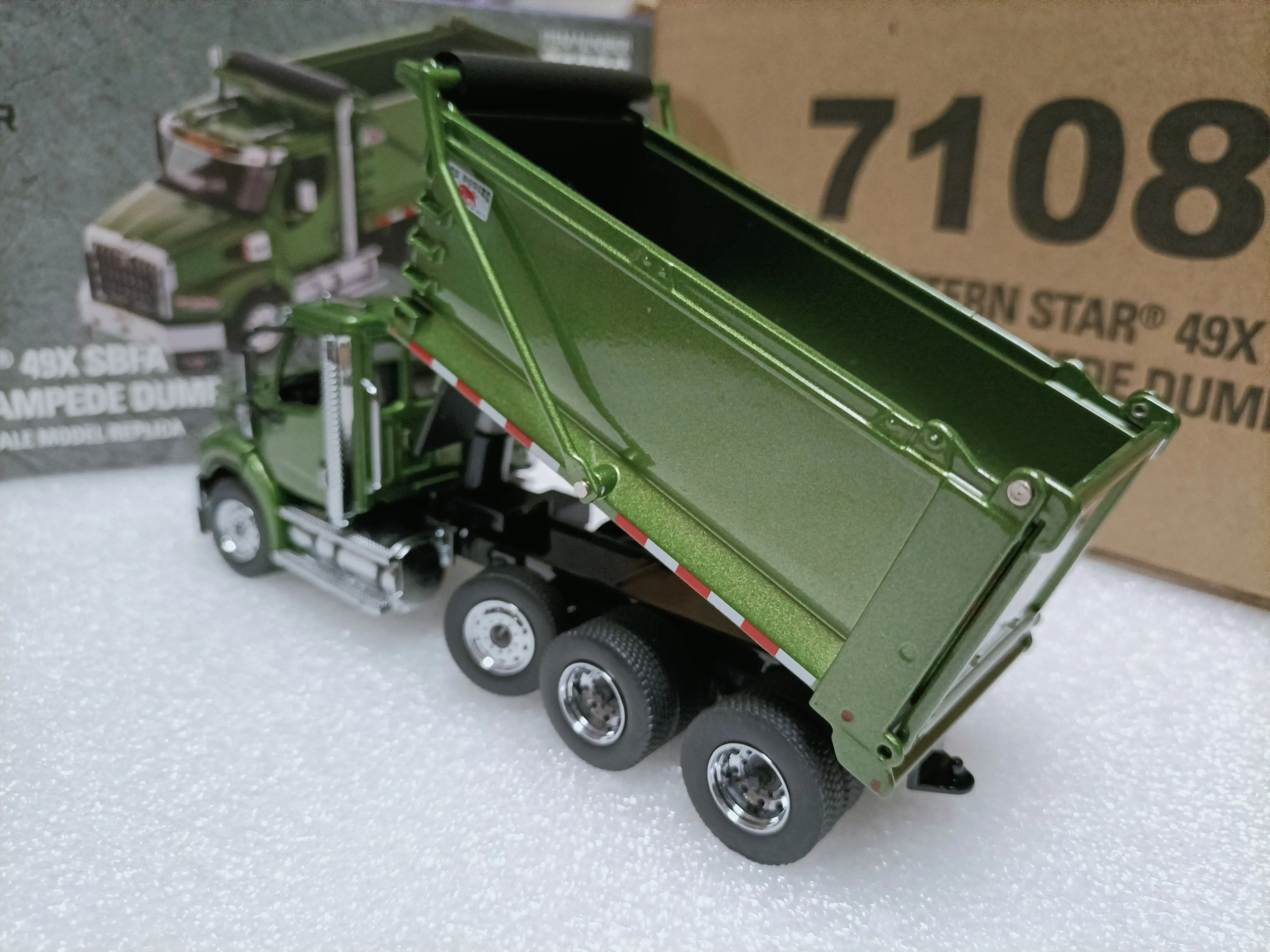 DM 1:50 Western Star 49X SBFA Cargo Truck Simulation Limited Edition Alloy Metal Static Car Model Toy Gift