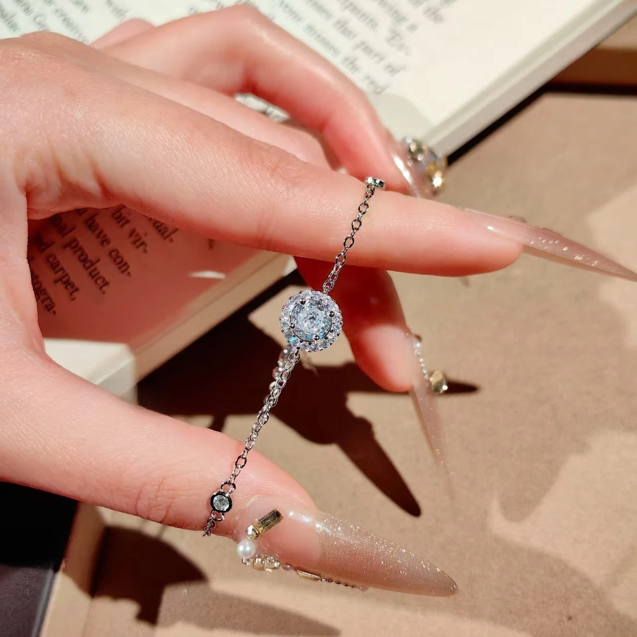 

Versatile Minimalist Star Dot Bracelet,Silver Plated Round Zircon Inlaid Luxury Ins Style Hand Jewelry for Women Daily Wear Gift