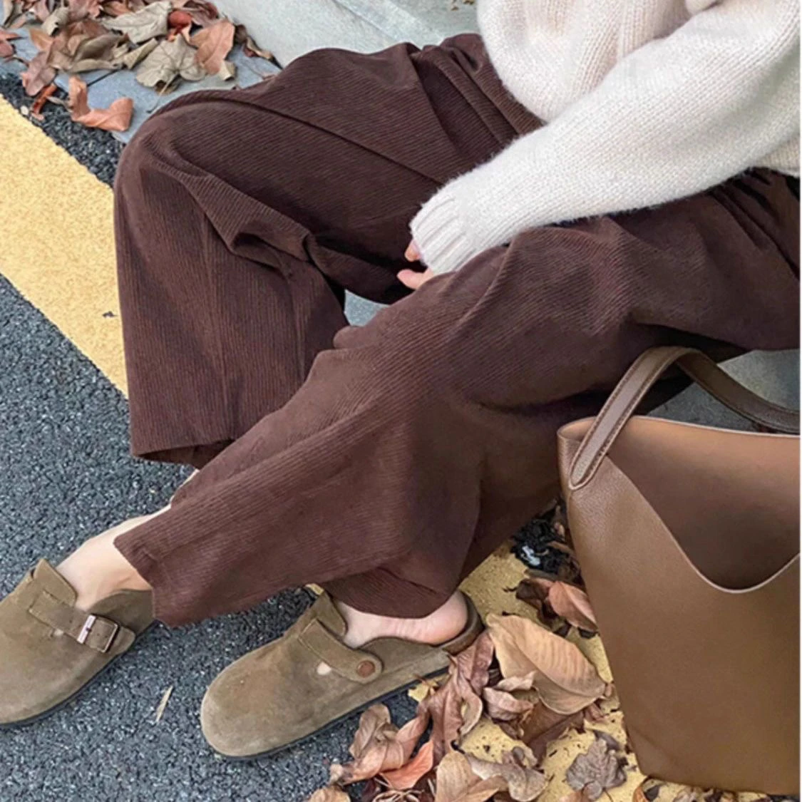 

Коричневые вельветовые широкие брюки больших размеров, повседневные женские осенне-зимние утягивающие брюки свободного покроя больших размеров с высокой талией, прямые...