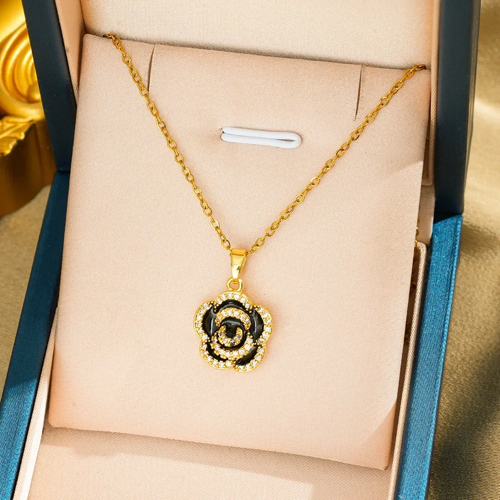 Новинка 2025 года. Этот кулон из 18-каратного розового золота с четырьмя лепестками клевера для женщин – это модный и популярный товар на Instagram.