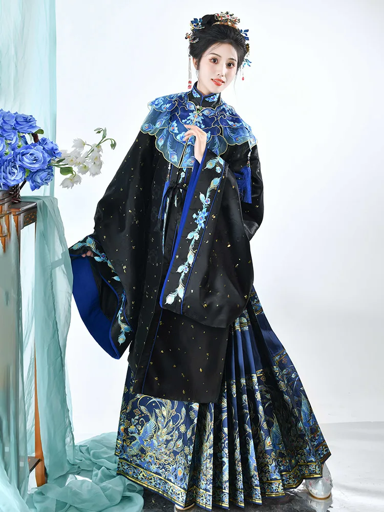 Ming made Hanfu, gonna lunga da donna con cappotto a cavallo, scialle in stile nazionale, fiore per il trucco, tessitura di pavoni, stile nero dorato