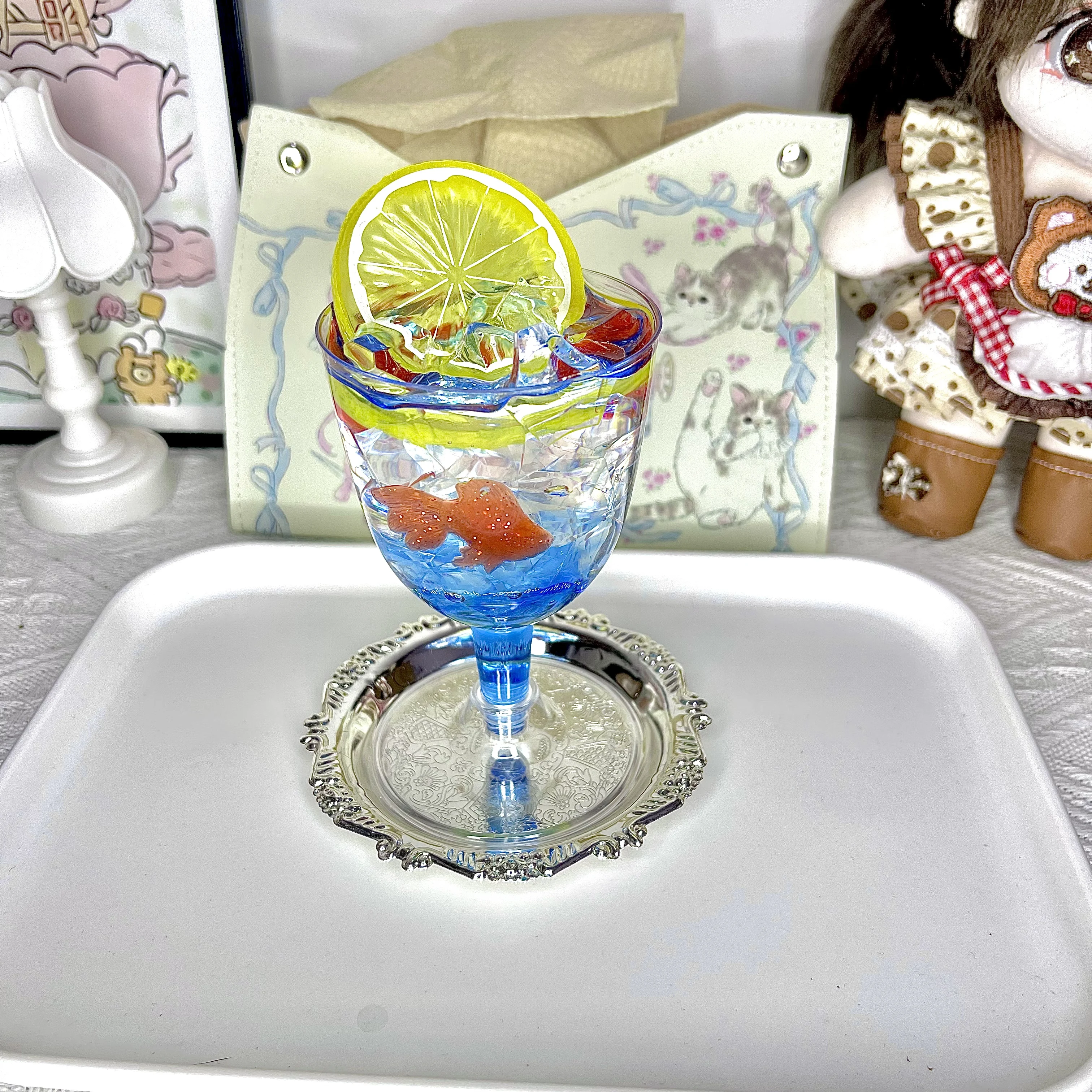 Goldfisch, funkelndes Wasser, niedliche Ornamente, Café, Straßenpudding, Getränke, Geschenke für beste Wohnzimmer, Schlafzimmer, Dekorationen