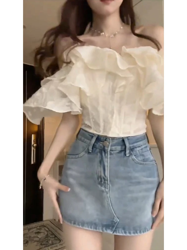 قميص أنيق بأكمام قصيرة للنساء بقصة ضيقة على الطراز الكوري للتنقل في الصيف 2025 نمط جديد بتصميم بكتف واحد
