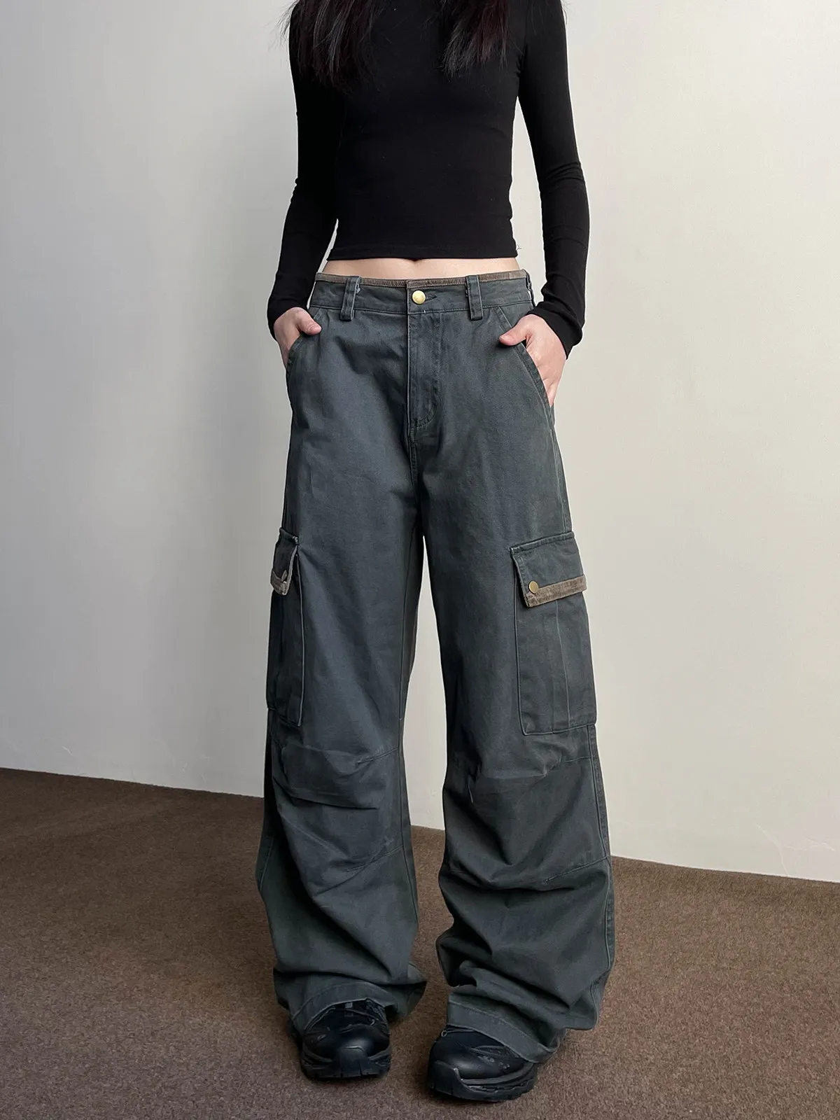 

Retro American Deep Grey Multi-Pocket Pleated Work Pants Casual Straight Leg Loose Fit Men's Women's Street Style Jeans