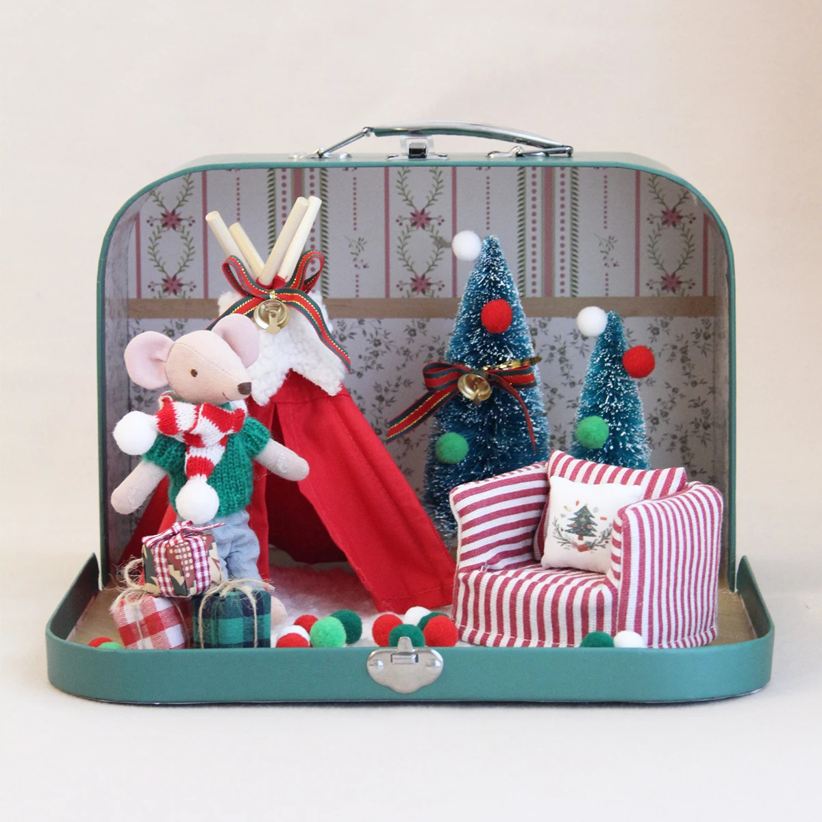 Miniature House Decoration Ornaments, Green Christmas Gift Box Set (4 Styles to Choose from), Can Be Paired With/Without Mouse Figurines