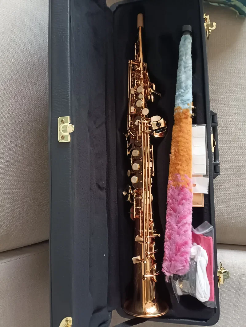 saxophone with hard case