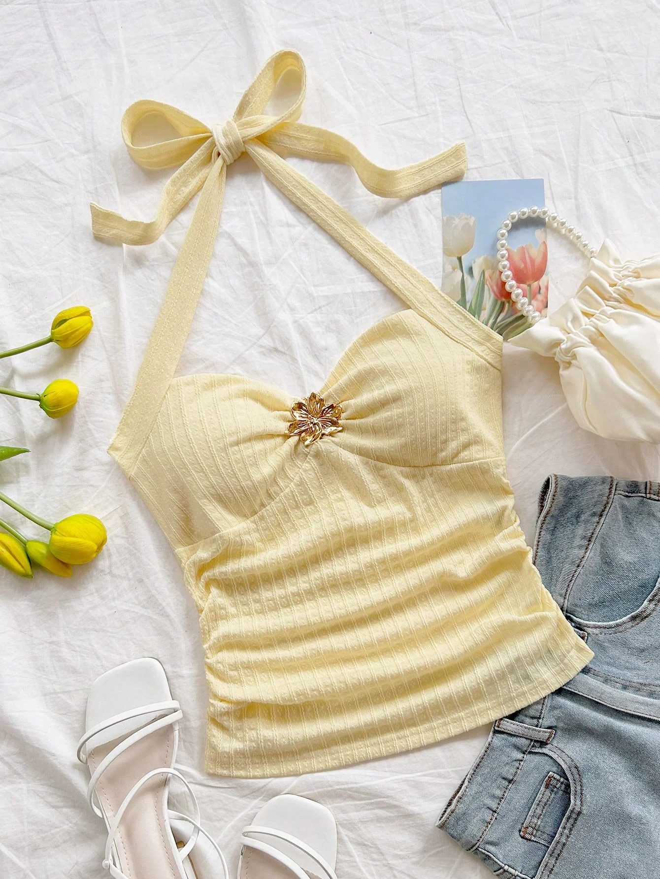 

Ladies' summer V-neck floral metal buckle backless camisole, slim fit cut, textured fabric, suitable for festivals