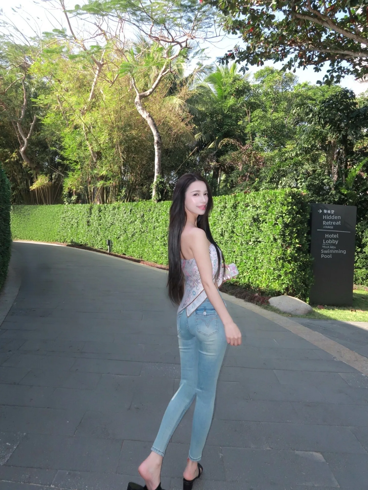 

High Waist Embroidered Ruffle Hem Skinny Jeans Light Blue Cotton Stretch Denim Women's Premium Faion Spring New Sle