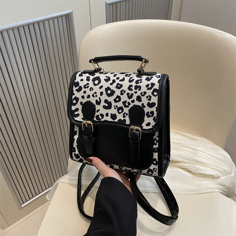 2025 summer new style niche and simple unique texture and personality backpack stylish and fashionable women's backpack