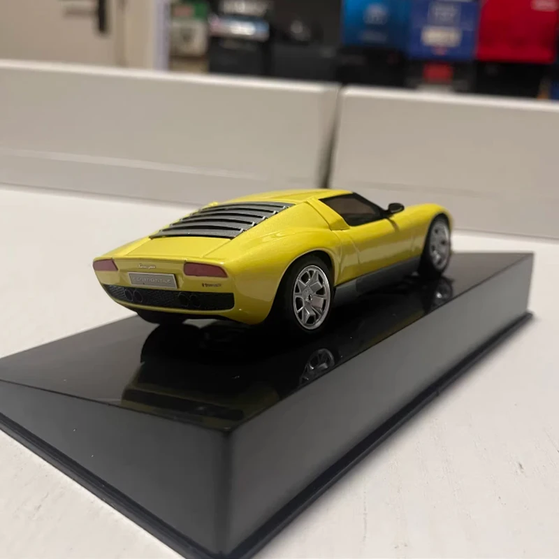 Model odlewany ciśnieniowo Miura Concept w skali 1:43, wykonany ze stopu, symulacja klasycznej dekoracji, hobby, pamiątki, kolekcja, ekspozycja statyczna.