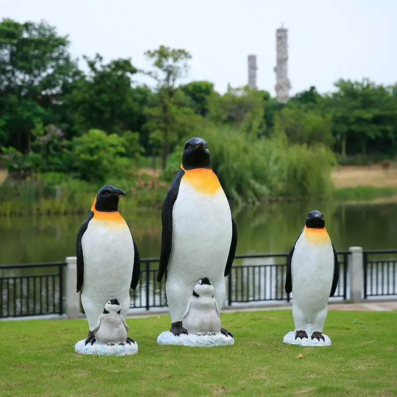 Custom Antarctic Penguin Family Sculpture Resin Fiberglass Handmade Statue for Holiday Decoration, Theme Park Event Display