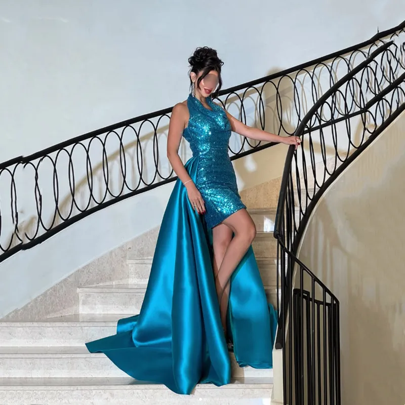 الحديثة الأزرق عالية/منخفضة الساتان حورية البحر فساتين لحضور الحفلات الموسيقية مثير الرسن بلا أكمام فساتين الحفلات مطوي الخامس الرقبة مطرزة Vestidos مخصصة