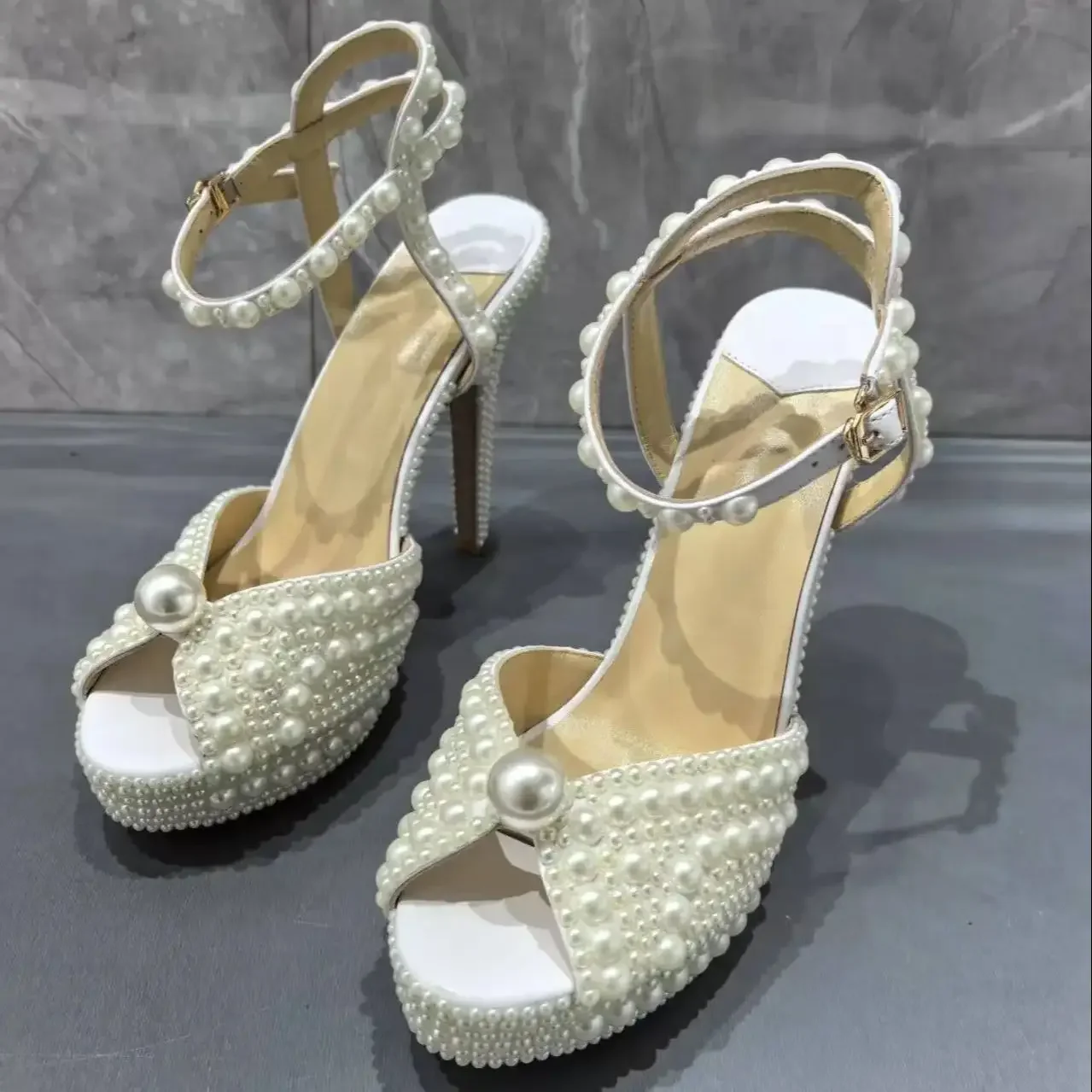 

Босоножки с белым жемчугом и ремешком, женские туфли на платформе и высоком каблуке, свадебные банкетные туфли, элегантные роскошные женские туфли-лодочки ручной работы с открытым носком