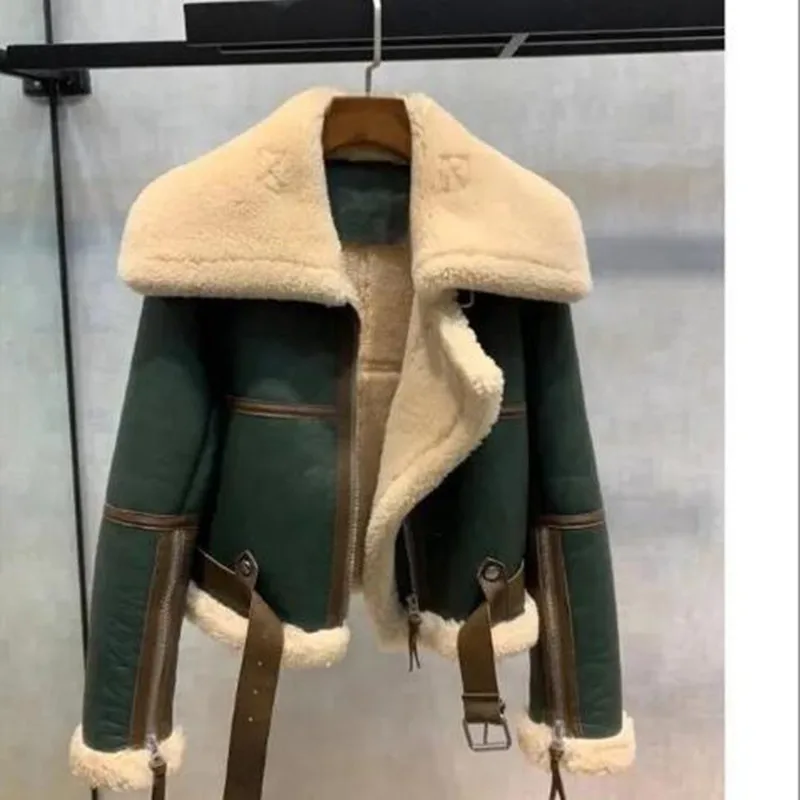 Plus size 2024 winter new style green stitching large lapel motorcycle clothing women's thickened short fur one wool shearling