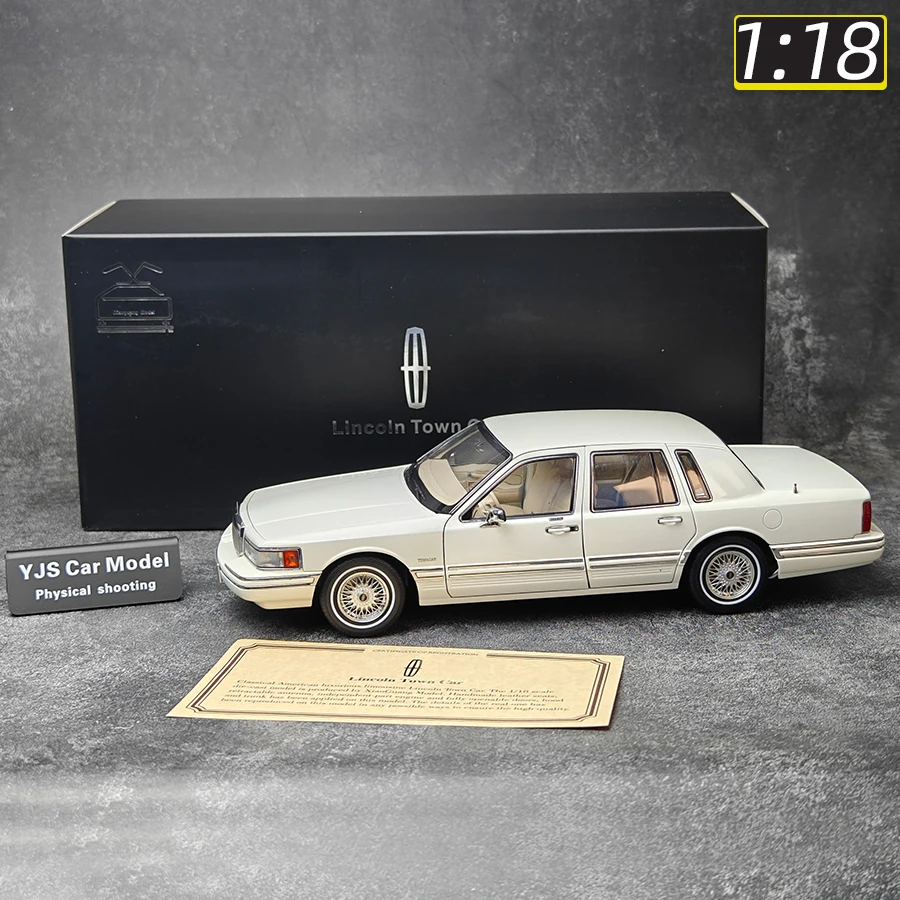 xiaoguang Model 1/18 scale New Lincoln TOWN CAR Model Metal die cast model Holiday gift collection