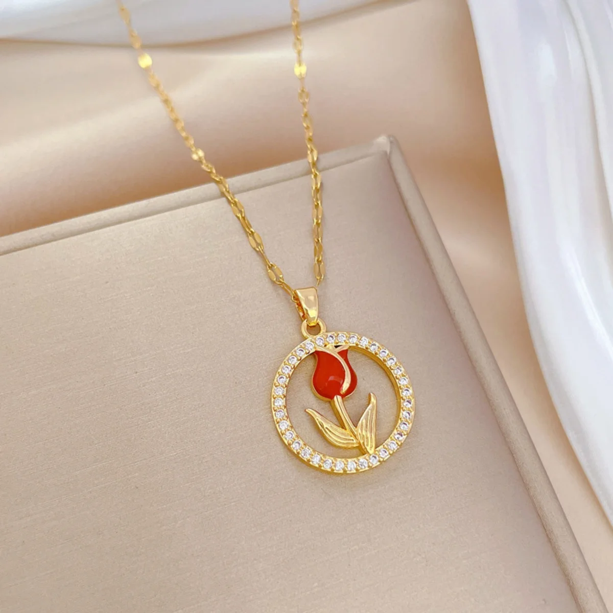 Luxus Edelstahl Rote Rose Blume Anhänger Halskette Für Frauen Männer Exquisite Zirkon Hohl Runde Tulpe Floral Halsband Schmuck