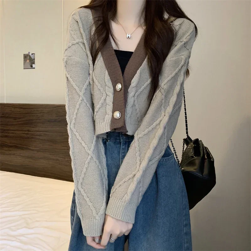 Knitted Sweater Retro Idle Sle V Neck Twist Sweater Outerwear Women Maillard Knit cardigan Small Short Top 2024 Autumn Winter