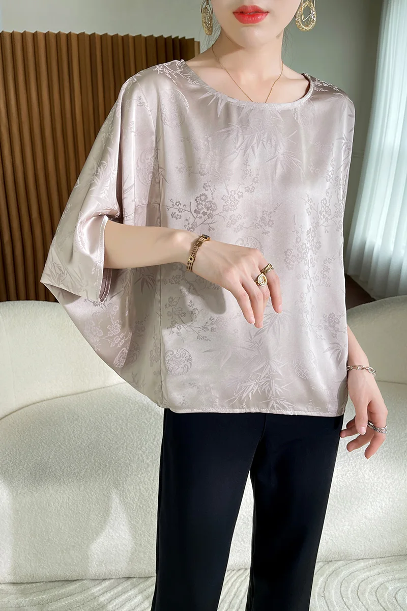 

2023 Summer New Design with Unique Bat Sleeves Acetic Acid Satin Jacquard 3/4 Sleeve Loose Fitting Fashion Elegant Women's Top