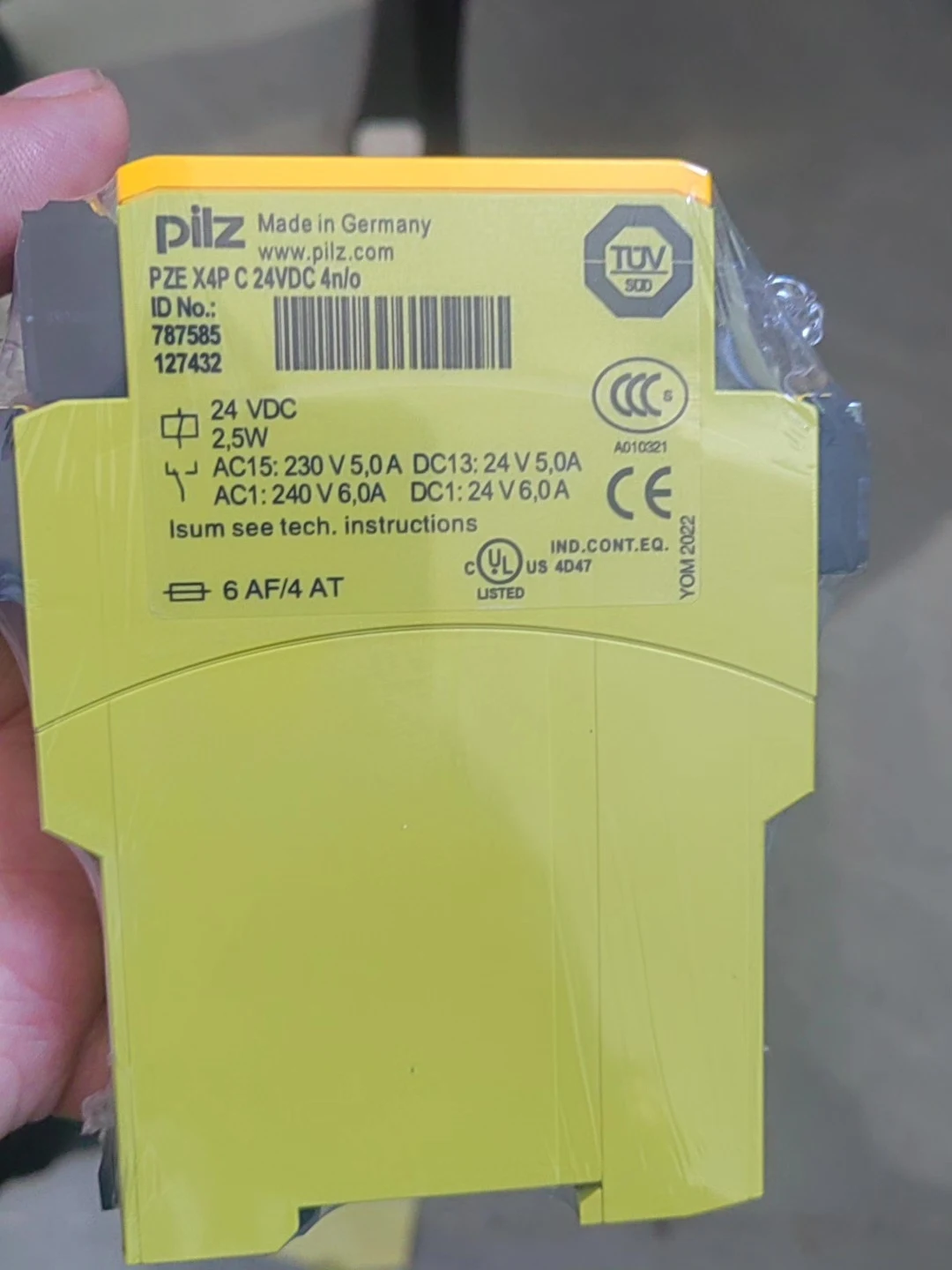 PILZ Pilz safety relay, model PZE X4P C 24VDC 4n/o, 787585