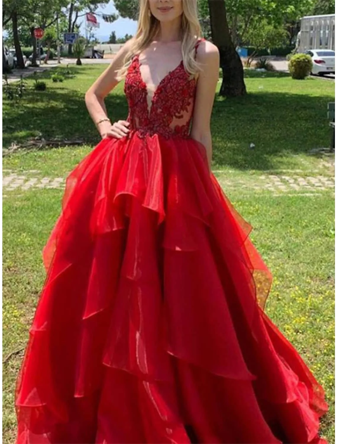 Luxurious Ruby Puffy Prom Dresses V Neck Organza Backless Lace Appliques Birthday Party Gowns Vestidos Festa Robe De Soiree