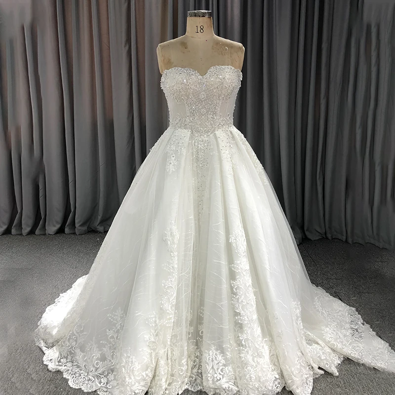 Strapless Sweetheart Ball Gown Wedding Dress Lace Applique Scalloped Hem Long Train