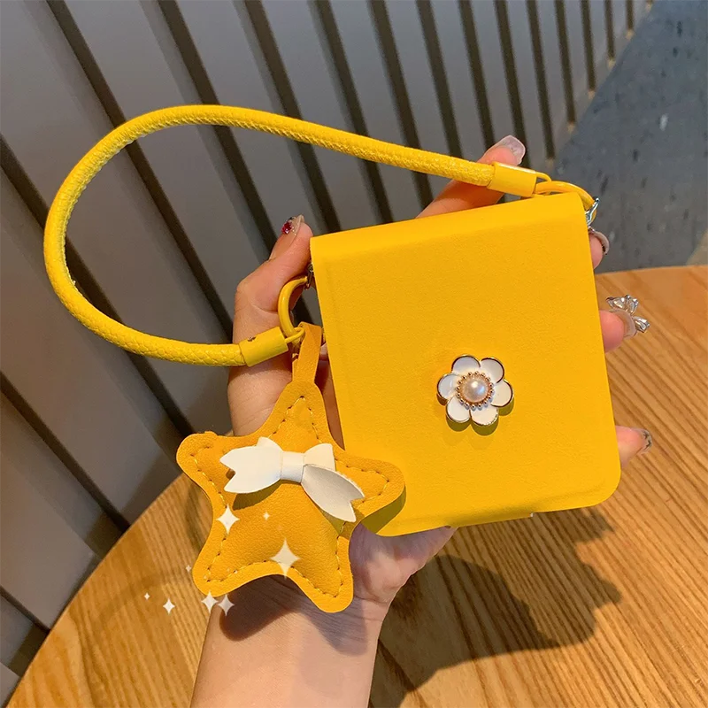 

Cute Flower Flip Book Style Phone Case for Samsung Galaxy Z Flip7/ZFlip6/zflip5 Cover Funda Vintage Yellow Leather Casing Fundas