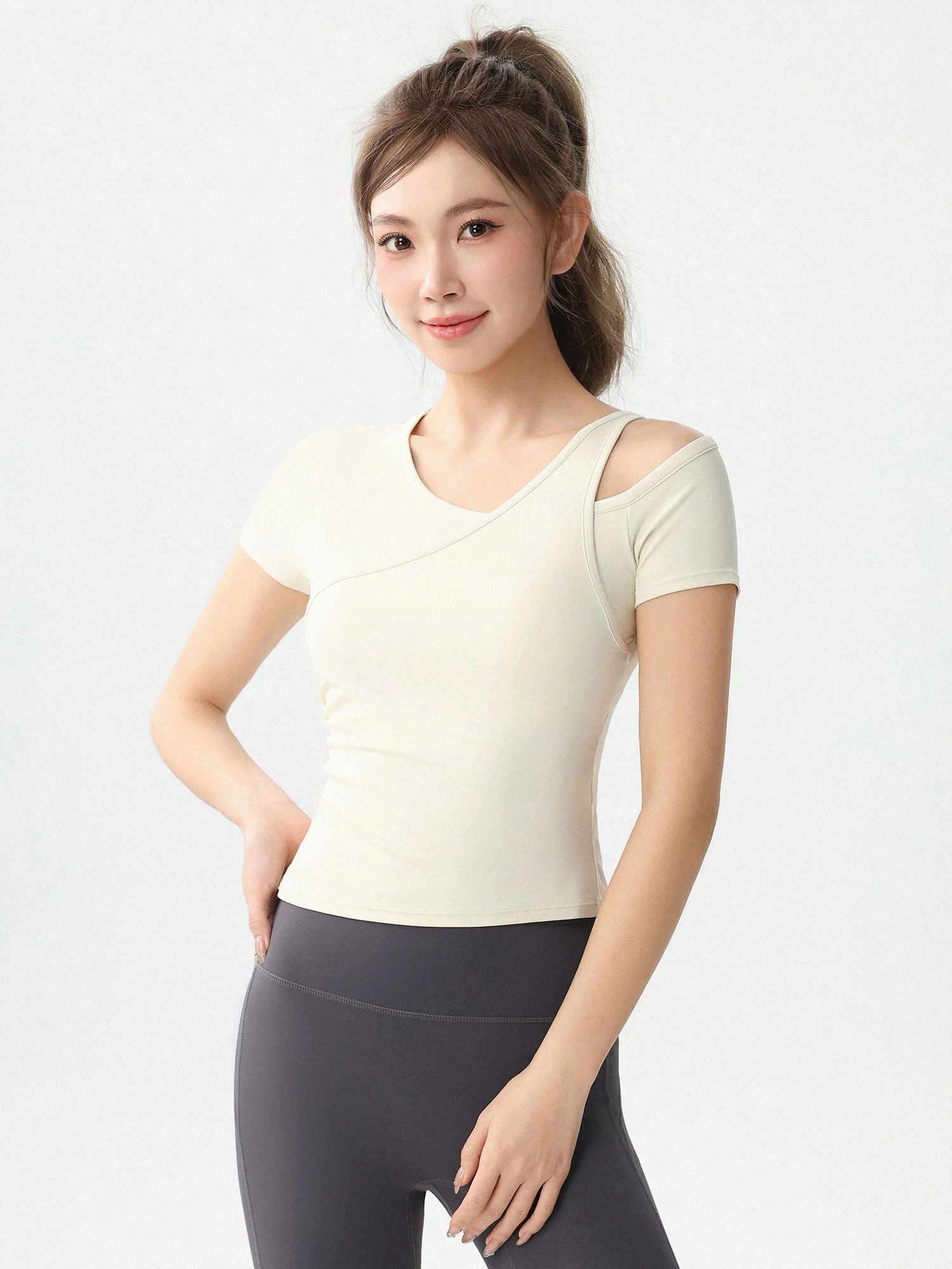 

Women's Yoga Sportswear with Chest Pad Short Sleeve Running Fitness Training Pilates Exercise T-Shirt Breathable Quick Dry