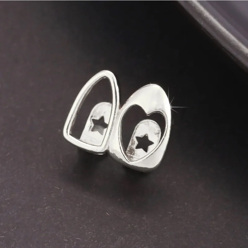 Conjunto de grelha de dentes hip hop, 2 peças, design oco dourado e prateado, decoração de lacuna de dente com padrão de amor, joias para uso diário de festa
