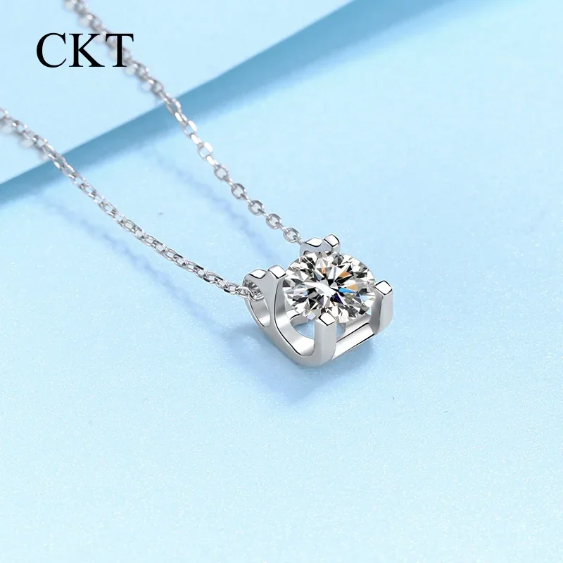 Platinum Pt950 18K สีขาวทองจี้สําหรับผู้หญิงวัวรอบลูกปัด 0.8 กะรัต Moissanite สร้อยคอเพชรเครื่องประดับ Fine