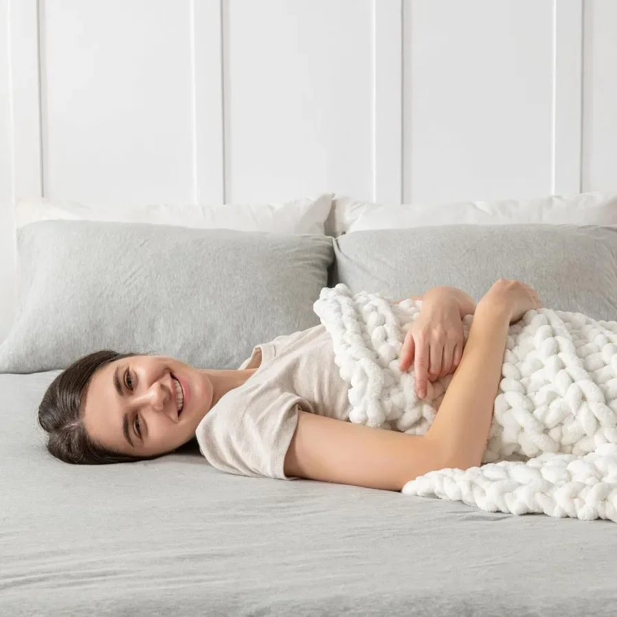 

Handmade 20 lb Soft Knitted Weighted Blanket 60 x 80 in Breathable Chunky Knit Gravity Blanket Throw for Home Decor on Sofa Cou