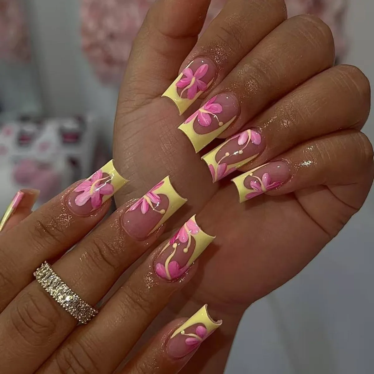 

24Pcs Yellow Edge French Fake Nail Mid-length Square Head Full Cover Nails Tips with Flower Design Wearable Press on False Nails