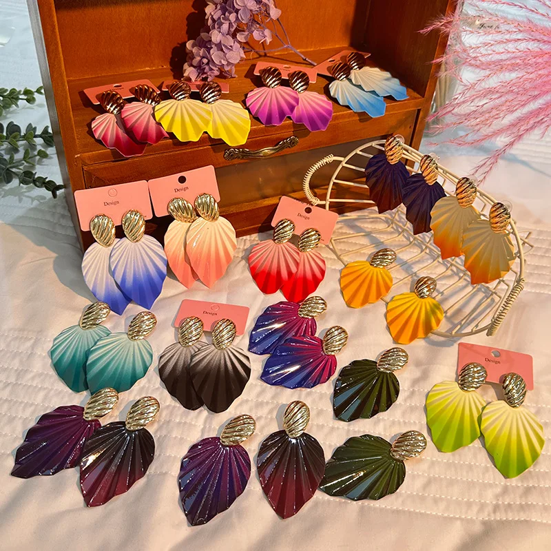 Exaggerated trend, personalized gradient, leaf Ear Studs, niche design, and retro style earrings for women