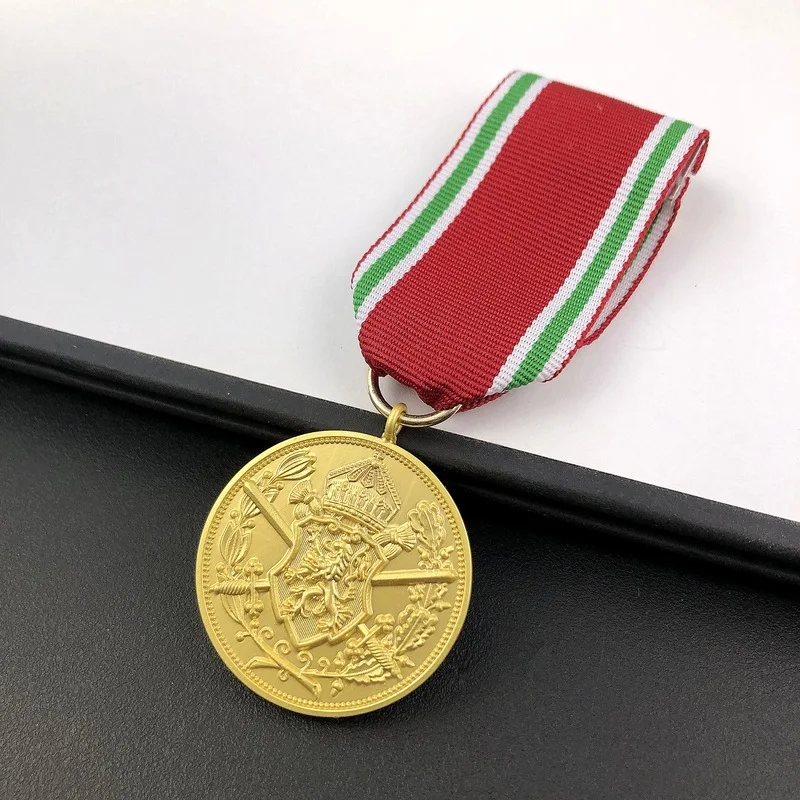 

Golden Commemorative Medal - Unique Collectible with Red, Green, and White Ribbon