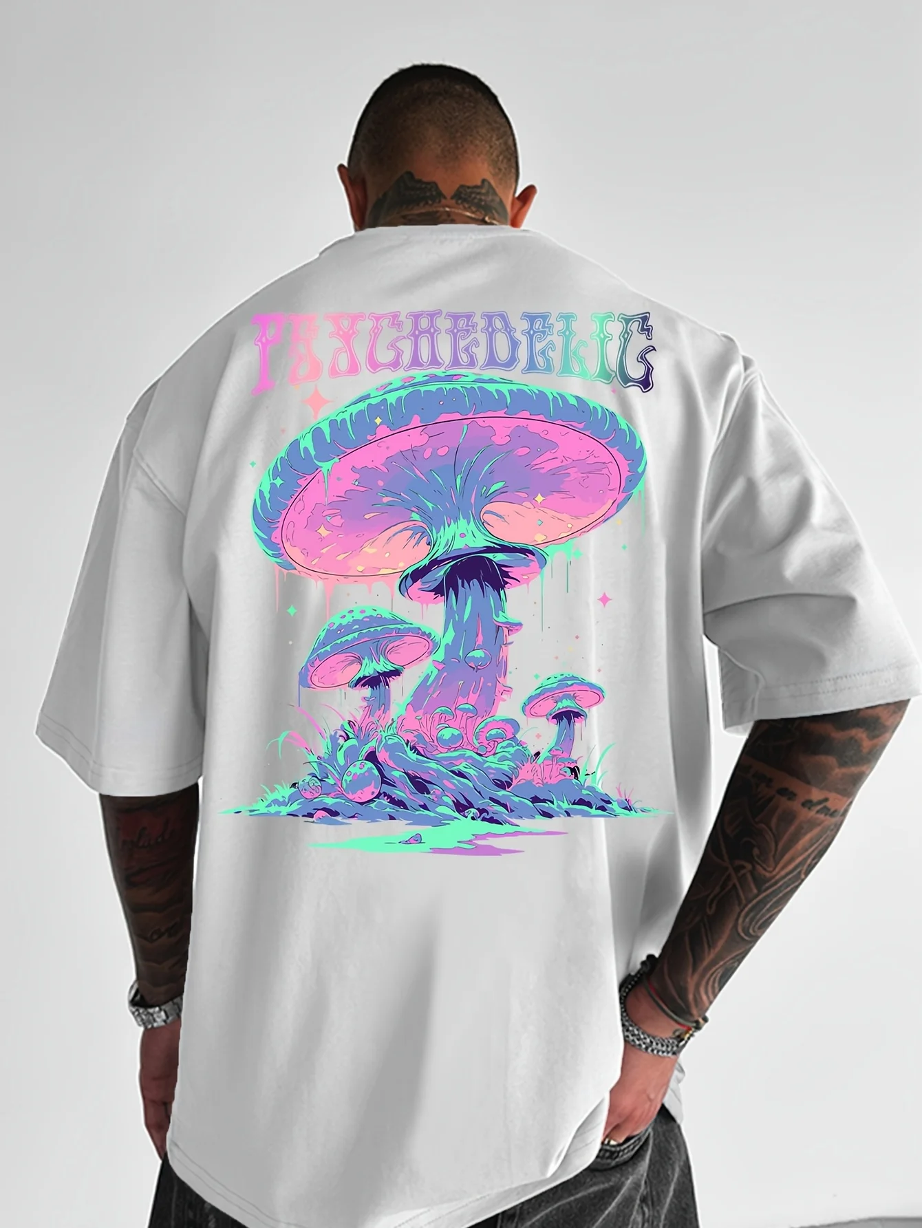Psychedelischer Neon-Pilz-Kunstdruck auf Premium-Soft-T-Shirt aus 100% Baumwolle für Herren, perfekt für den sommerlichen Casual-Streetwear-Stil.